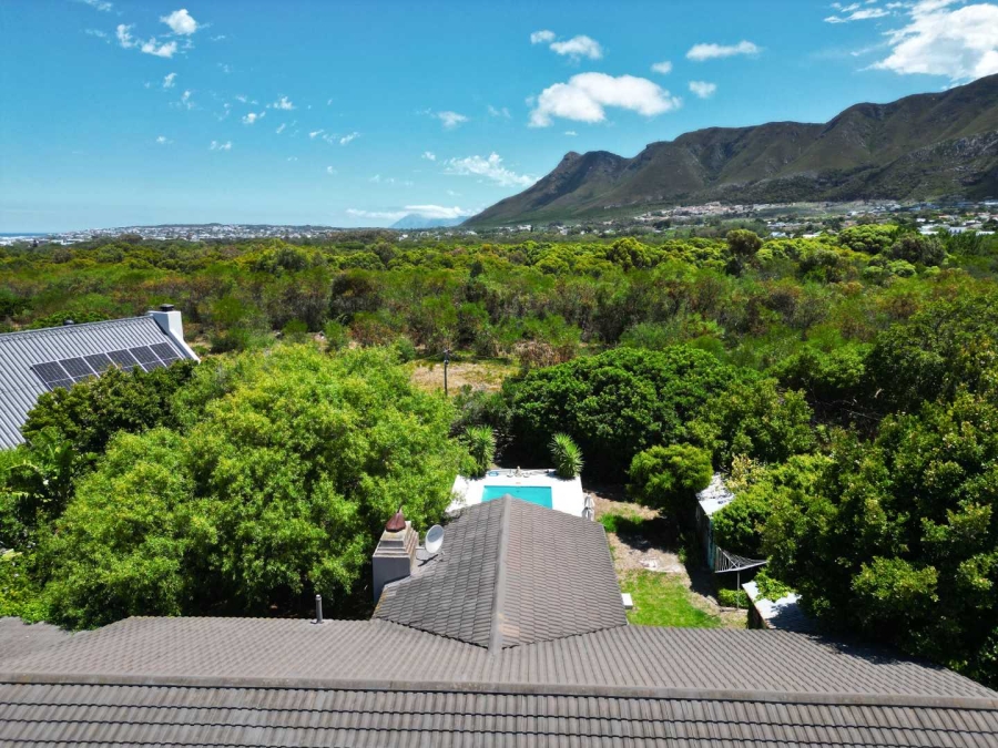 4 Bedroom Property for Sale in Sandbaai Western Cape